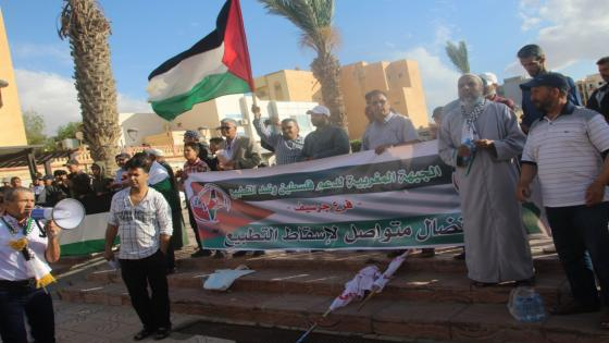جرسيف | الجبهة المغربية لدعم فلسطين تنظم وقفة للإحتفاء بإنتصار المقاومة و توزع الحلوى و التمور | صور و فيديو