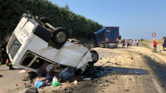 إيطاليا | مصرع مغربيان و 03 إيطاليين في حادثة سير بين سيارة لنقل العمال و شاحنة