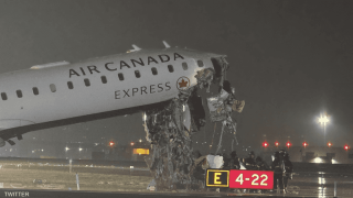 أمريكا | مصرع طيّارين في اصطدام طائرة بشاحنة إطفاء