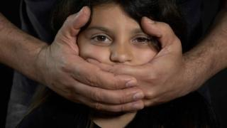 مقابل 5 دراهم | توقيف ثلاثيني إعتدى جنـ.ـسيا على طفلة بـ”عين عودة”