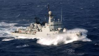 ميناء طنجة المتوسط | إصطدام بين باخرة وزورق سريع والبحرية الملكية تبحث عن طاقمه المفقود