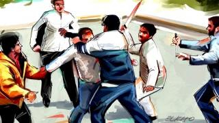 جرسيف | خمسة أشخاص يعرضون شابا للسرقة تحت التهديد بالسلاح الأبيض بساحة الجيش الملكي