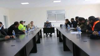 بالصور | عامل جرسيف يعقد إجتماعا حول التدابير المزمع إتخاذها لسد خصاص الماء بمقر إدارة ورش سد تاركا اومادي