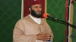 بعد معاناة مع المرض | المقرئ المغربي “عبد العزيز الكرعاني” في ذمة الله