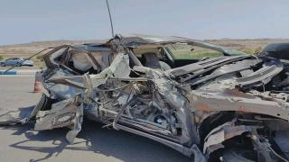 مأساة | حادث مروع يحول سيارة لكومة حديدية بطريق السعيدية