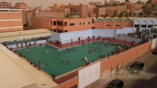 طيلة فصل الصيف | فتح المسابح الجماعية بالعيون مجانًا أمام المواطنين