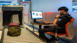 الإمارات | توقيف مغربية بمطار أبوظبي بعد ضبط كوكايين داخل قفاطين