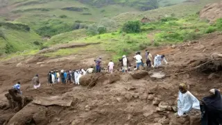 لم ينج سوى شخص واحد | أزيد من ألف قتيل في إنزلاق أرضي بالسودان