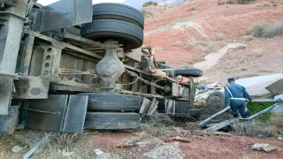 كانت موجهة لفائدة منكوبي زلزال الحوز | إنقلاب شاحنة محملة بالمساعدات الإنسانية + صور