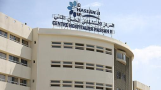 بسبب الإهمال الطبي | توقيف 16 موظفا بالمستشفى الجامعي بفاس من ضمنهم أطباء وممرضين