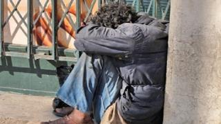 جرسيف | مختل عقلي يعتدي على امرأة بواسطة حجارة على مستوى الرأس