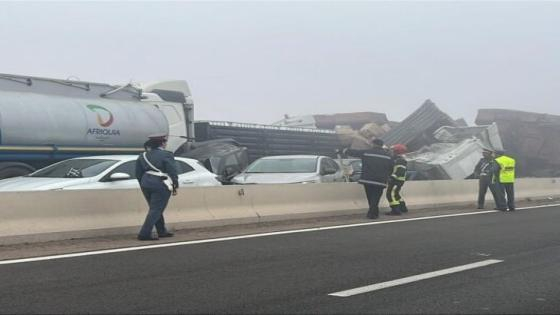 الجديدة | وفاة على الأقل وإصابات في اصطدام بين سيارات وشاحنات بالطريق السيار