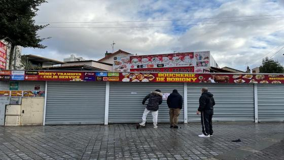 Bobigny, le 6 janvier 2025. L'arrêté de la préfecture placardé sur le rideau de cette boucherie halal attire les curieux. On y lit qu'elle a été fermée jusqu'à nouvel ordre pour des manquements sanitaires et pour la "détention, manipulation, découpe et mise en vente de vente de sanglier démunie de toute estampille vétérinaire certifiant la salubrité des viandes".