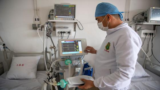 A member of the medical staff at Moroccos's military field hospital in the region of Benslimane checks a monitor as he remains on stand-by amid the novel coronavirus pandemic crisis, on April 17, 2020. (Photo by FADEL SENNA / AFP) (Photo by FADEL SENNA/AFP via Getty Images)