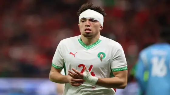 وضعوا السكين على رقبة أمه | عصابة تسطو على منزل المغربي العيناوي