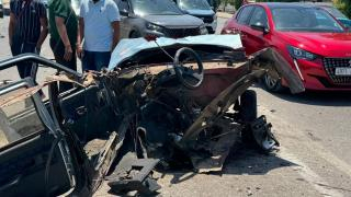 طنجة | حادث تصادم عنيف يتسبب في إنشطار سيارة لنصفين