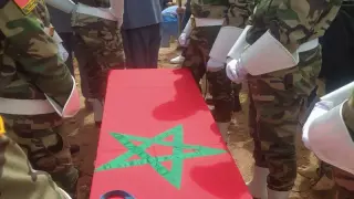 توفي بمعية زميليه بالحدود الشرقية للمملكة | جنازة عسكرية تشيع جنديا بأزيلال