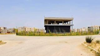 سيدي علال البحراوي | بناء مقهى من طابقين وسط مدار طرقي “روندبوان” يثير جدلا