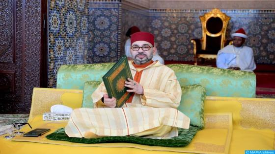 الرباط | جلالة الملك يترأس ليلة القدر ويقرر أداء الصلاة جلوسا بسبب وضعه الصحي