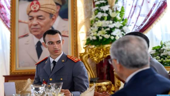 بأمر من الملك | ولي العهد يترأس مأدبة غذاء في ذكرى تأسيس القوات المسلحة الملكية
