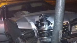 جرسيف | خسائر مادية إثر إصطدام سيارة “مرسيدس” بعمود كهربائي