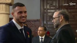 قصة حزينة | أملاح فقد والدته وهو صغير وظهر وحيدا في حفل إستقبال بعثة المنتخب الوطني