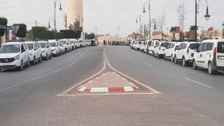 إحتجاجا على إرتفاع أسعار المحروقات | أرباب سيارات الأجرة الصغيرة و الكبيرة يضربون عن العمل بجرسيف + فيديو