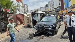 الدار البيضاء | شاحنة تصطدم بعدة سيارات مخلفة 15 مصابا + صور