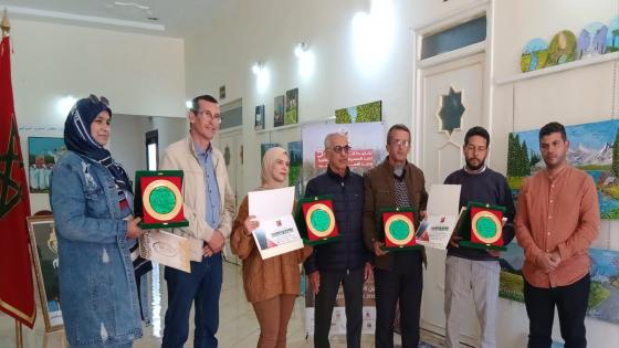 جرسيف | تكريم مبدعي المعرض التشكيلي بدار الثقافة ضمن ختام مهرجان الزيتون