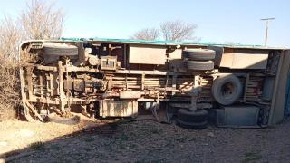 إقليم جرسيف | إنقلاب شاحنة محملة بالأثاث بطريق لمريجة