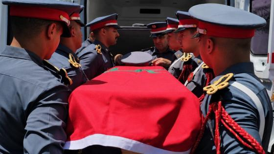 في مشهد مهيب | تشييع جثمان ربان طائرة إخماد الحرائق