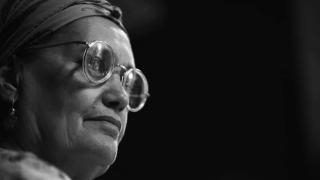 الملك مقدما تعازيه في نعيمة بوحمالة | “تركت رصيدا حافلا بالأعمال المتقنة”