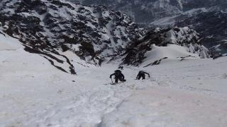 الحوز | فقدان 03 أشخاص إثر انهيار ثلجي مفاجئ بجبل توبقال