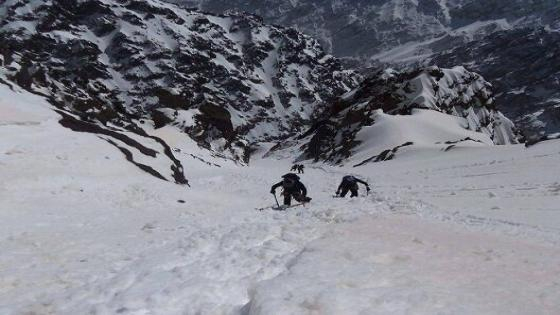 الحوز | فقدان 03 أشخاص إثر انهيار ثلجي مفاجئ بجبل توبقال