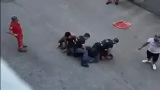 إيطاليا | صرخات استغاثة تنتهي بوفاة مغربي تحت قبضة الشرطة