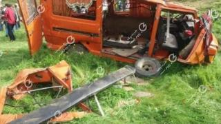 إقليم وزان | مصرع فتاة وإصابة 16 آخرين في حادث إنقلاب سيارة للنقل + صور