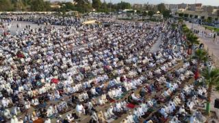جرسيف | آلاف المصلين يؤدون صلاة عيد الأضحى بالمصلى المركزي + صور وفيديو