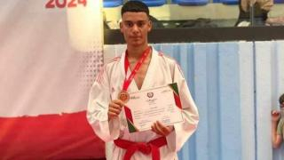 إبن جرسيف | البطل “يوسف اعنيزة” يحقق المرتبة الثالثة في البطولة الوطنية للكوميتي