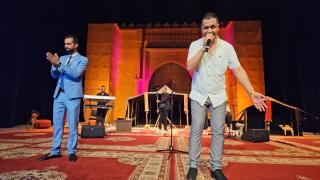 وجدة | “الشاب صادق” و “الشاب وحيد” يلهبان حماس جمهور مسرح محمد السادس + فيديو