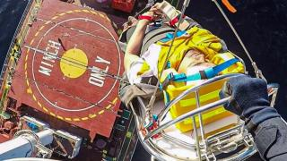 قبالة سواحل الدار البيضاء | مروحية البحرية المغربية تنقذ مريضا على متن سفينة شحن أجنبية