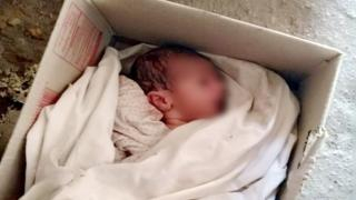 طنجة | فتح تحقيق بملابسات العثور على رضيع متخلى عنه داخل “كرتونة”