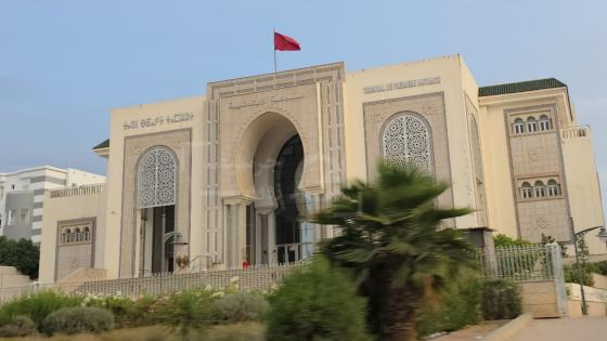 تازة | متابعة 23 شخصا لتورطهم في إبتزاز راكني سياراتهم بشوارع المدينة
