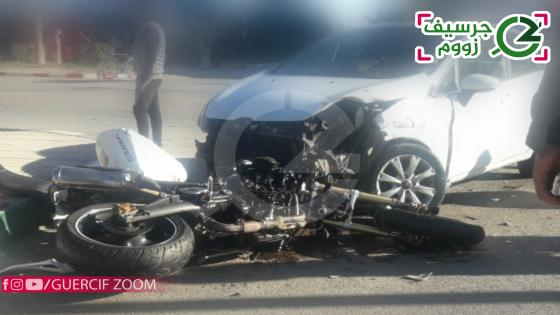 عاجل | إصابة شابين بجروح في إصطدام سيارة بدراجة نارية بشارع محمد السادس + صور