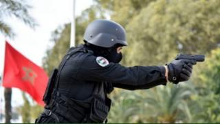 سلا | مفتش شرطة يطلق الرصاص لتوقيف مسلح بسكين هدد أمن مواطنين وكاد أن يقتل شرطياً