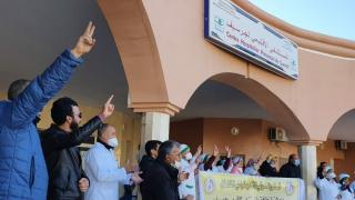 جرسيف | عاملات النظافة بالمستشفى الإقليمي ينظمن وقفة إحتجاجية للمطالبة بالإستجابة لمطالبهن + صور و فيديو