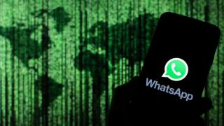 “واتساب” يعلق سياسته في حفظ بيانات المستخدمين