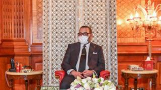 فاس | الملك محمد السادس يتلقى الجرعة الأولى من اللقاح المضاد لكورونا