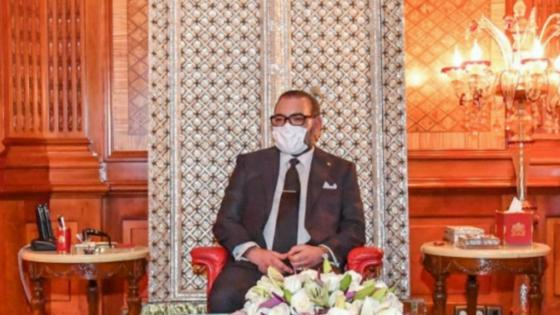 فاس | الملك محمد السادس يتلقى الجرعة الأولى من اللقاح المضاد لكورونا