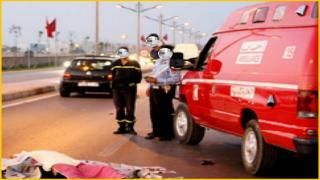 طنجة | حافلة لنقل العمال تدهس سيدتين كانتا تهما بقطع الطريق و ترديهما قتيلتين