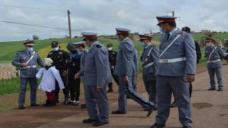 إقليم بن سليمان | إعادة تمثيل جريمة قتل الطفلة مريم وسط إستنفار أمني غير مسبوق + صور وفيديو